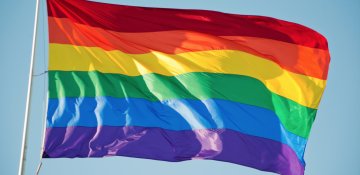 Bakıda səfirlik binasından LGBT bayrağı asıldı 