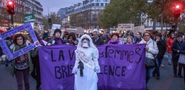Fransa: Məişət zorakılığı və qadınların qətlə yetirilməsi əleyhinə yürüşlər keçirilib - FOTO