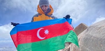 Everest zirvəsini fəth edən ilk azərbaycanlı alpinist qadın